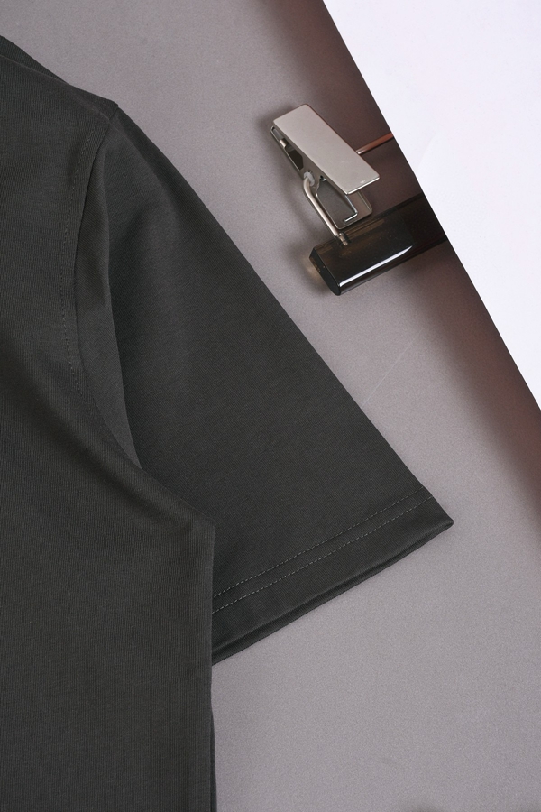 ブランドTシャツ側面デザイン